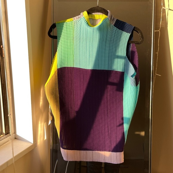 Issey Miyake Sleeveless Top NWT - Picture 3 of 10